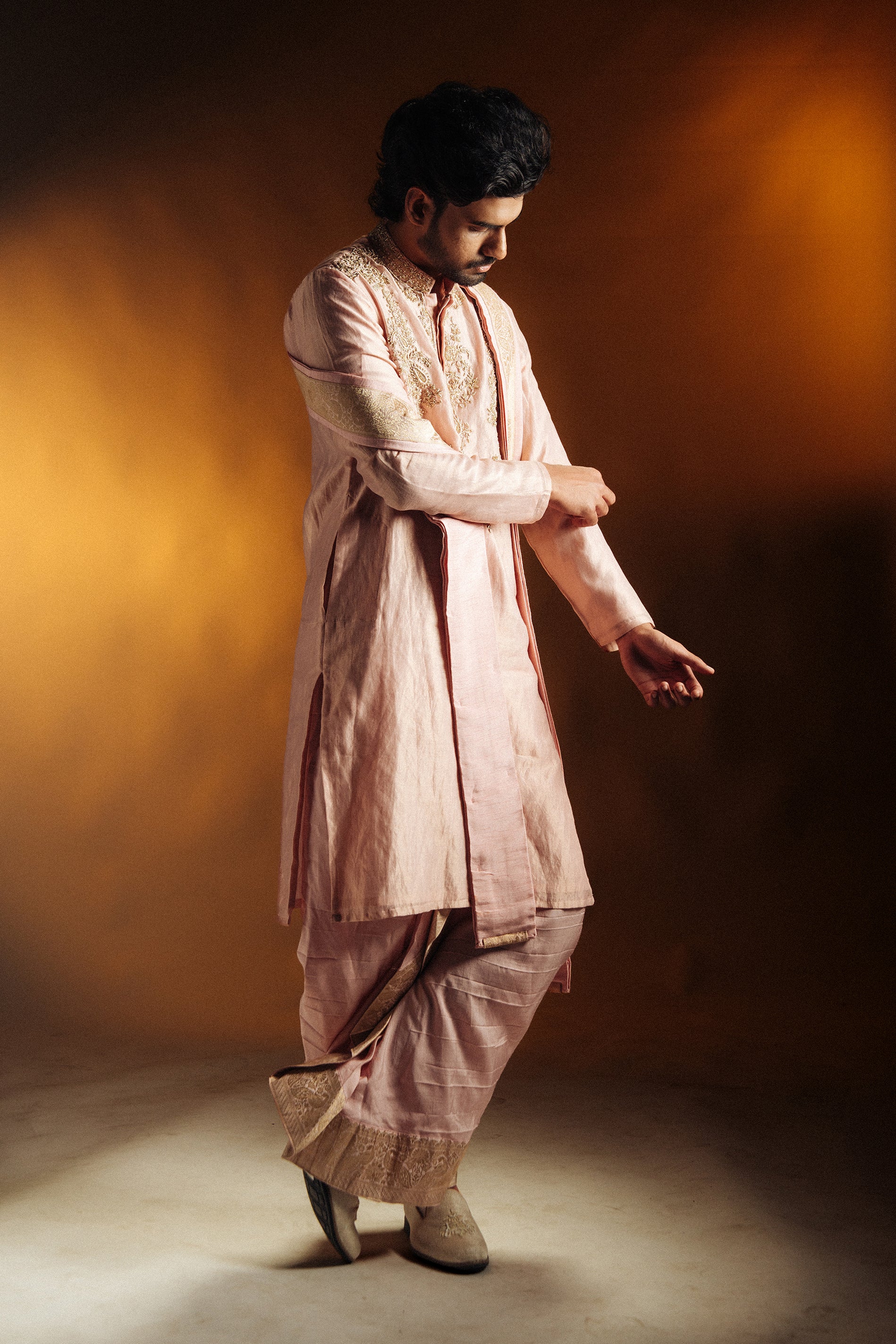 Elan Dhoti set Pose