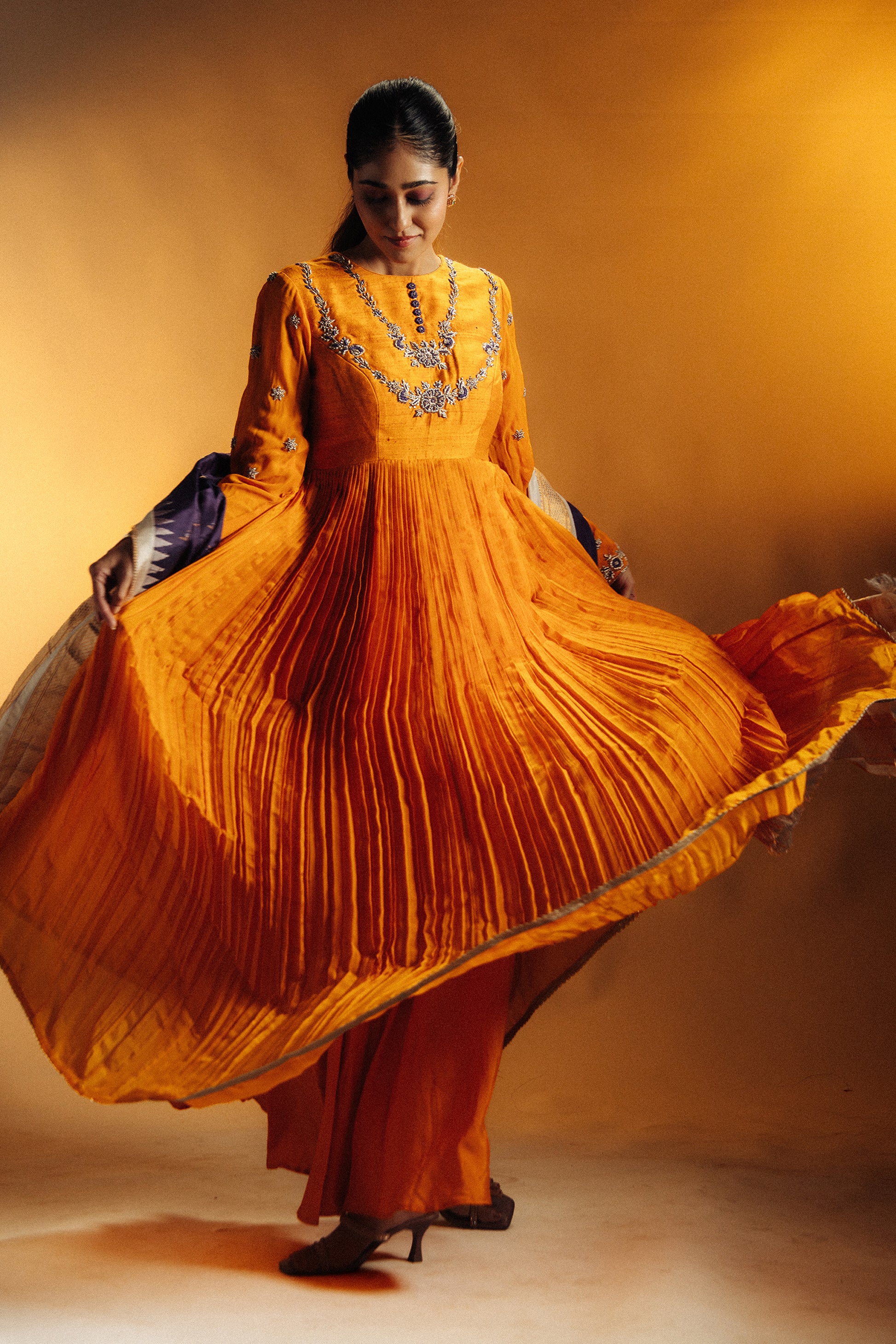 Halofield Anarkali Pose