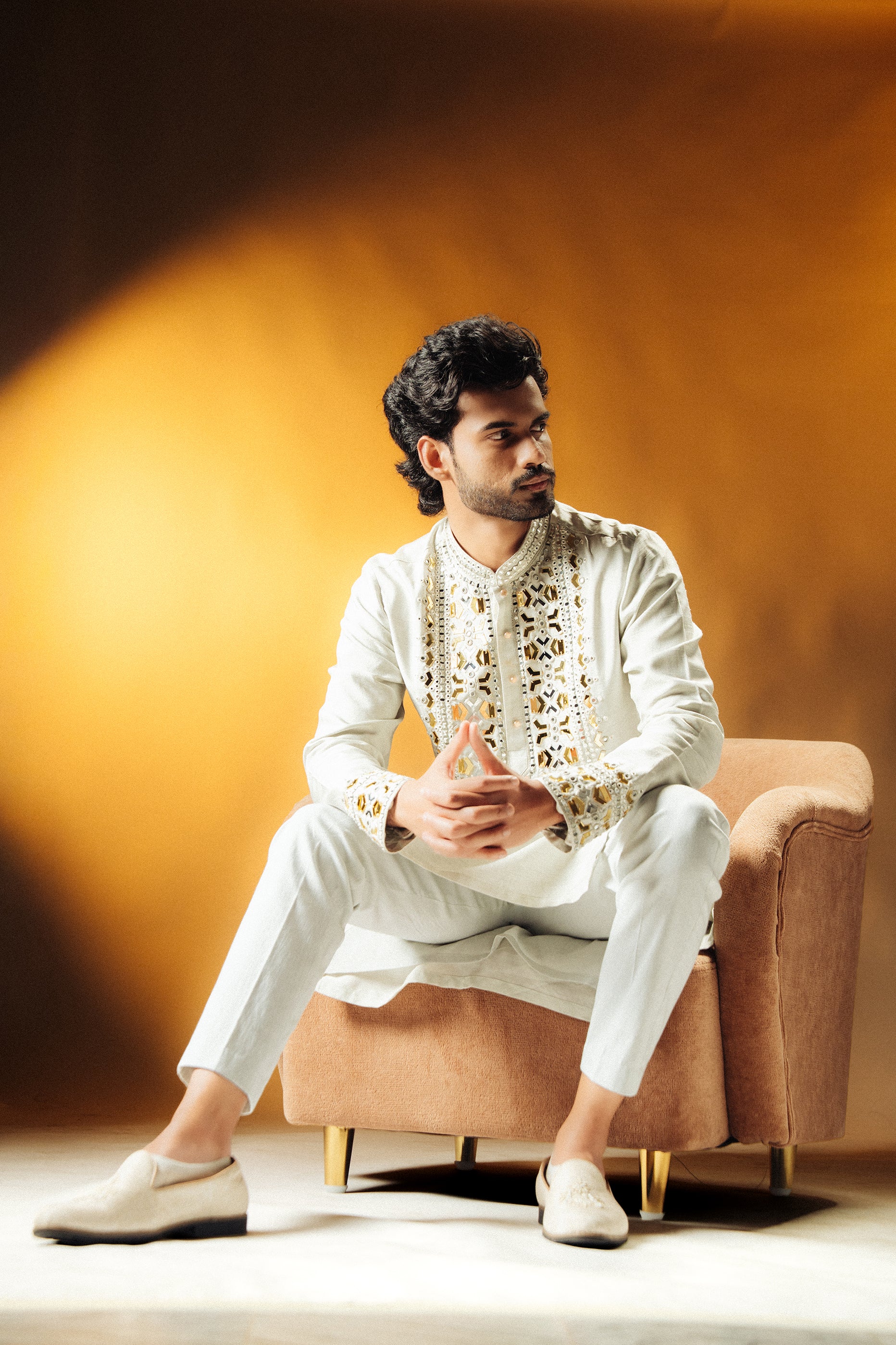 Speculum Kurta set Pose